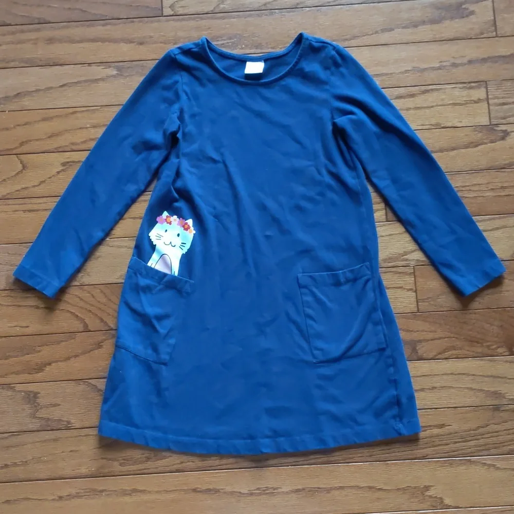 Size 8 Hanna Andersson long sleeve cotton dress with cat in pocket details